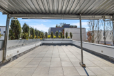 Villa Regensburger Westen-8 - Besser als eine Penthouse Wohnung! Große Dachterrasse, schöner Garten, hohe Räume und 5x TG-Plätze!