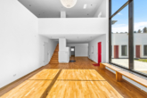 Villa Regensburger Westen-10 - Besser als eine Penthouse Wohnung! Große Dachterrasse, schöner Garten, hohe Räume und 5x TG-Plätze!