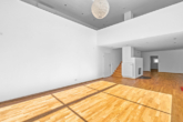 Villa Regensburger Westen-11 - Besser als eine Penthouse Wohnung! Große Dachterrasse, schöner Garten, hohe Räume und 5x TG-Plätze!