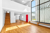 Villa Regensburger Westen-13 - Besser als eine Penthouse Wohnung! Große Dachterrasse, schöner Garten, hohe Räume und 5x TG-Plätze!