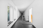 Villa Regensburger Westen-24 - Besser als eine Penthouse Wohnung! Große Dachterrasse, schöner Garten, hohe Räume und 5x TG-Plätze!