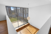 Villa Regensburger Westen-25 - Besser als eine Penthouse Wohnung! Große Dachterrasse, schöner Garten, hohe Räume und 5x TG-Plätze!