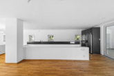 Villa Regensburger Westen-27 - Besser als eine Penthouse Wohnung! Große Dachterrasse, schöner Garten, hohe Räume und 5x TG-Plätze!