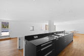 Villa Regensburger Westen-29 - Besser als eine Penthouse Wohnung! Große Dachterrasse, schöner Garten, hohe Räume und 5x TG-Plätze!