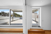 Villa Regensburger Westen-31 - Besser als eine Penthouse Wohnung! Große Dachterrasse, schöner Garten, hohe Räume und 5x TG-Plätze!