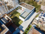Villa Regensburger Westen-39 - Besser als eine Penthouse Wohnung! Große Dachterrasse, schöner Garten, hohe Räume und 5x TG-Plätze!