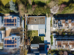 Villa Regensburger Westen-42 - Besser als eine Penthouse Wohnung! Große Dachterrasse, schöner Garten, hohe Räume und 5x TG-Plätze!