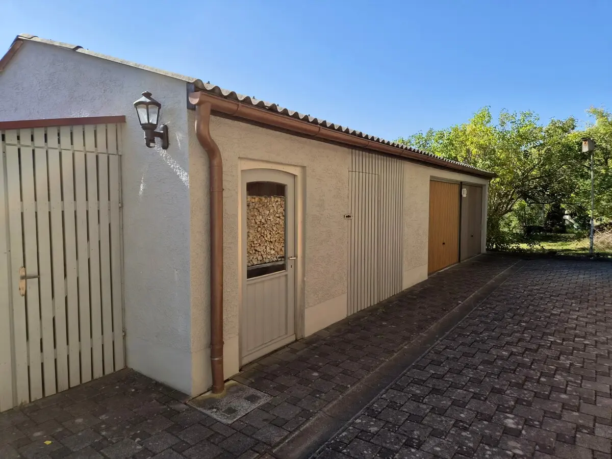 Garage und Nebengebäude