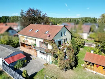 Viel Platz für mehrere Generationen unter einem Dach, 93149 Nittenau, Zweifamilienhaus