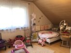 Ruhig gelegene Doppelhaushälfte auf Erbpachtgrundstück in Irlbach - Kinderzimmer