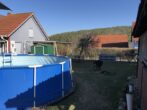 Ruhig gelegene Doppelhaushälfte auf Erbpachtgrundstück in Irlbach - Garten mit Pool
