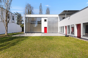 Exklusive Designervilla! Klare Linien, absolut ruhige Lage und große TG!, 93049 Regensburg, Villa