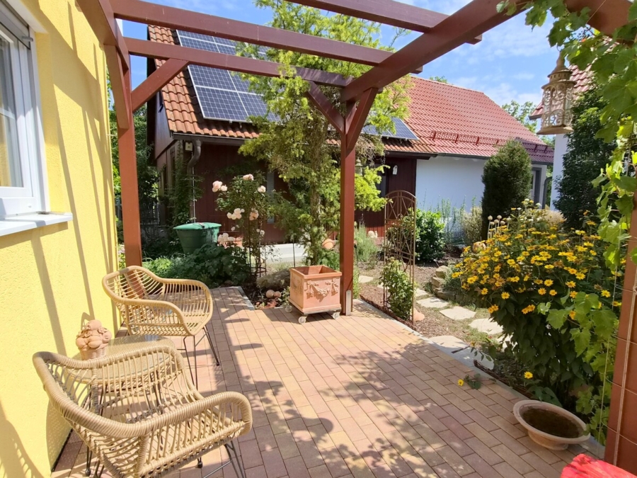 Terrasse mit Pergola