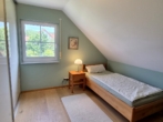 Kind 2 mit Einbauschrank