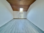 Schlafzimmer 2 - Attraktive 4-Zimmer-Wohnung mit Balkon, Kaminofen & Garage in Schwandorf-Klardorf