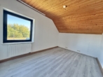 Schlafzimmer 3 - Attraktive 4-Zimmer-Wohnung mit Balkon, Kaminofen & Garage in Schwandorf-Klardorf