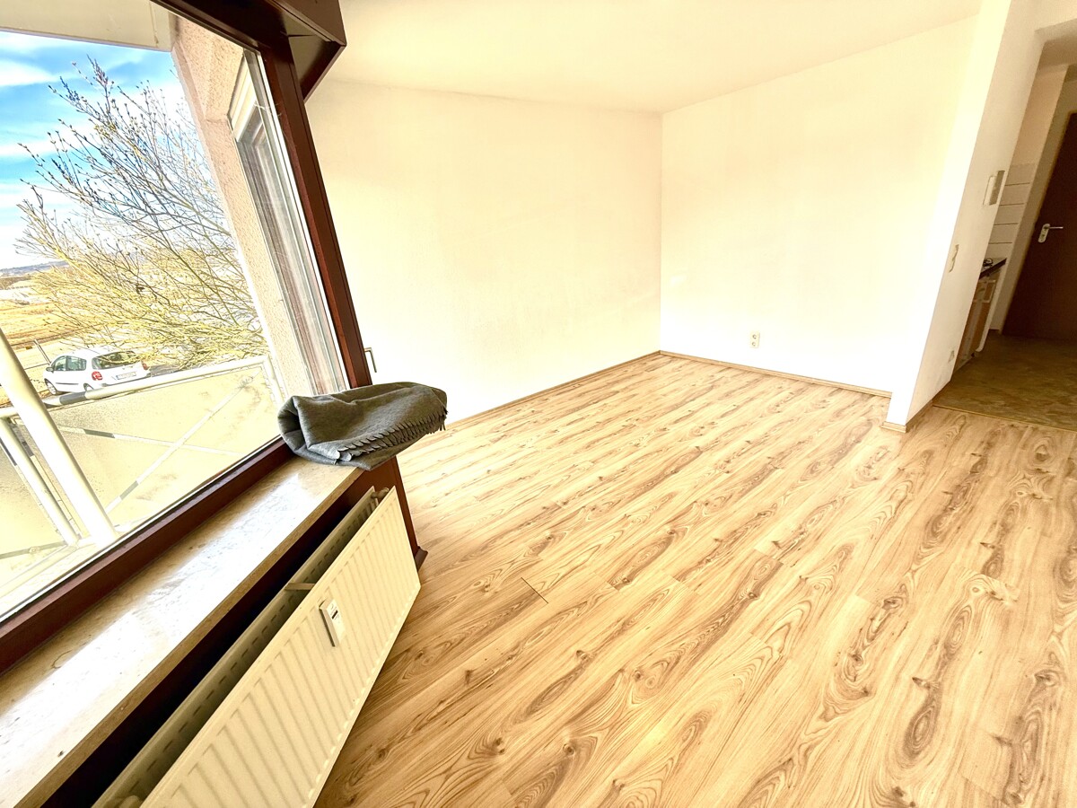 In Ihrem Appartement gen Diele & Pantry-Küche