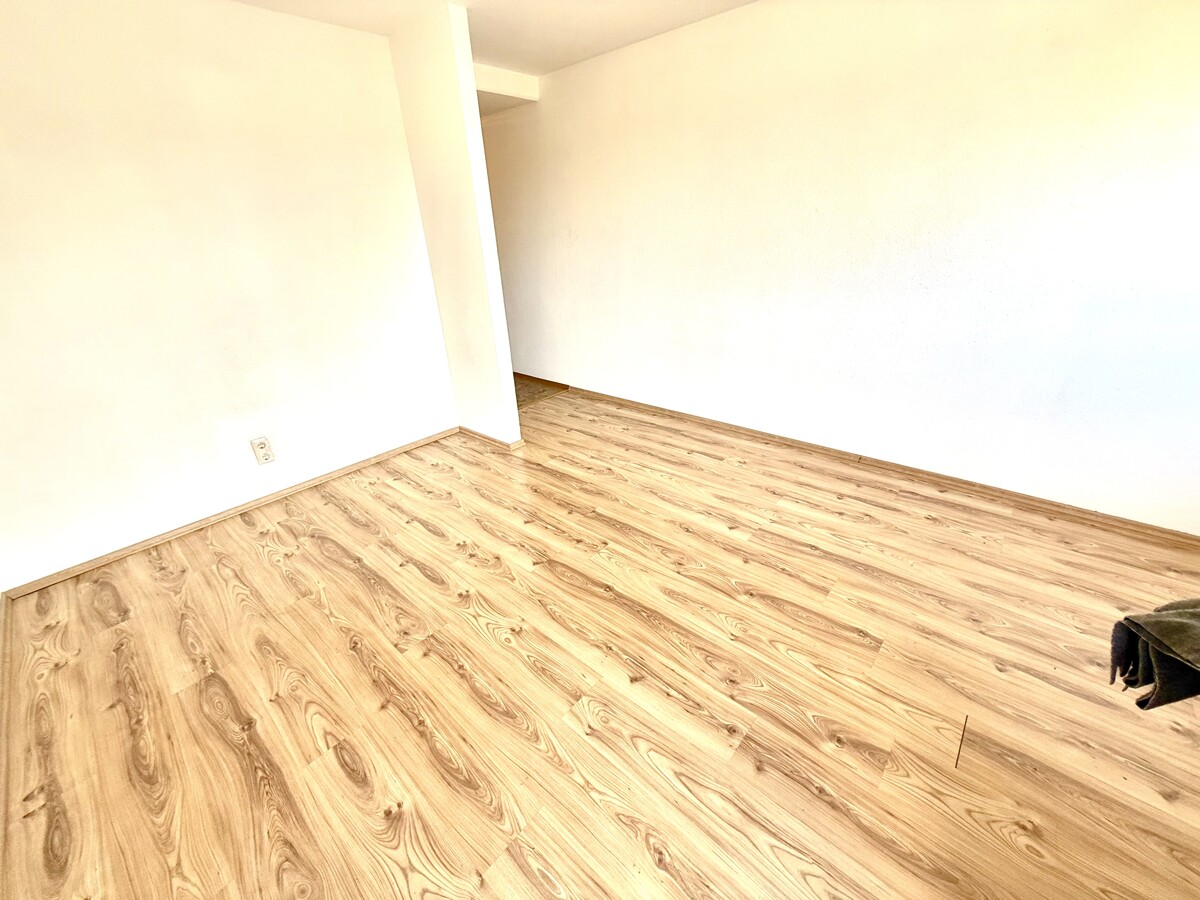 In Ihrem Appartement gen Diele