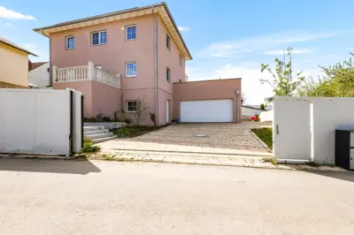 Moderne Villa mit hochwertiger Ausstattung in traumhafter, naturnaher Lage! (EEK A+!), 93309 Kelheim, Villa zum Kauf