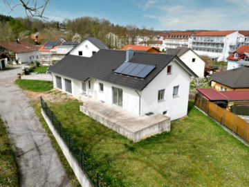Ruhig gelegener Bungalow mit Einliegerwohnung, 93149 Nittenau, Bungalow