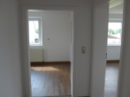 Flur Richtung Küche - Geräumige Hochparterre-2-Zi.-Wohnung mit großem Balkon!