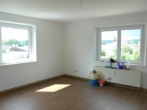 Blick ins Schlafzimmer - Geräumige Hochparterre-2-Zi.-Wohnung mit großem Balkon!