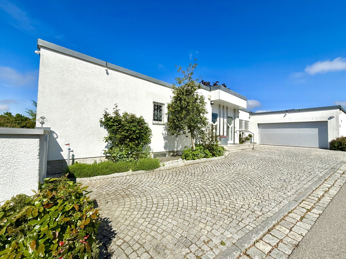 Ihr Bungalow mit Doppelgarage von Süd-Osten