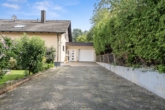 Einfahrt - Zweifamilienhaus in ruhiger Traumlage – Stil, Komfort & Natur