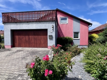 Großzügiges Zweifamilienhaus mit zusätzlichem Baugrundstück – ideal für Familien und Generationenwohnen, 93158 Teublitz, Zweifamilienhaus