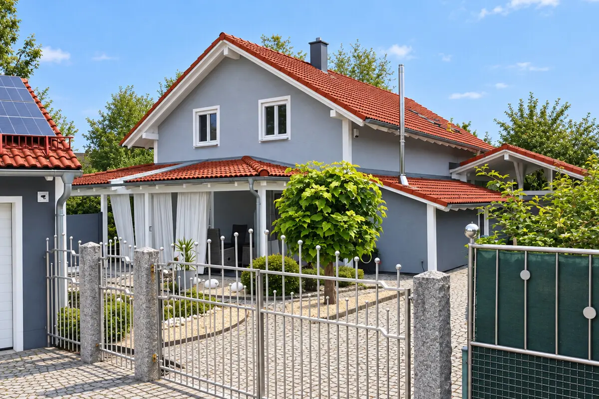 Außenansicht Einfahrt