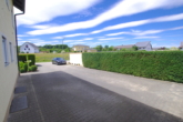 Auffahrt - | Geräumig wie ein Haus! | – Sonnige 4 Zimmer Erdgeschosswohnung mit Garten