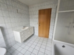 Bad - Die Gelegenheit! Geräumige Wohnung mit Südbalkon! Bezugsfrei! Ausbaufähig auf bis zu 5 Zimmern!