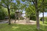Spielplatz - Zweifamilienhaus in ruhiger Traumlage – Stil, Komfort & Natur