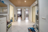 Flur DG - Zweifamilienhaus in ruhiger Traumlage – Stil, Komfort & Natur