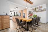 Wohn-Essbereich EG - Zweifamilienhaus in ruhiger Traumlage – Stil, Komfort & Natur