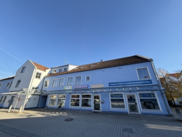 Wohnen und Arbeiten – Große Wohnung mit separatem Büro oder Gästeapartment in Nittendorf!, 93152 Nittendorf, Dachgeschosswohnung