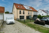 Südansicht gen Garage und Garten - Reiheneckhaus in ruhiger und sehr zentraler Lage!