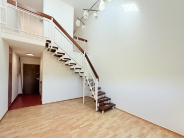 Charmante Maisonette-Wohnung auf Erbpachtgrundstück mit Tiefgaragenstellplatz, 93049 Regensburg, Maisonettewohnung