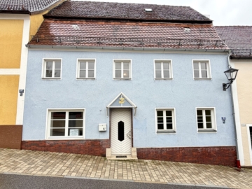 Historisches Stadthaus mit Charme und Innenhof – liebevoll saniertes Zuhause im Herzen von Velburg!, 92355 Velburg, Haus