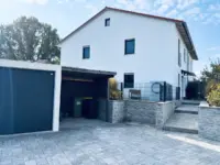 Ost-Ansicht mit Garage
