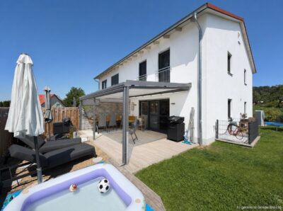 In Kürze beziehbar! Exklusive Doppelhaushälfte mit viel Platz zum Wohlfühlen!, 93109 Wiesent, Doppelhaushälfte
