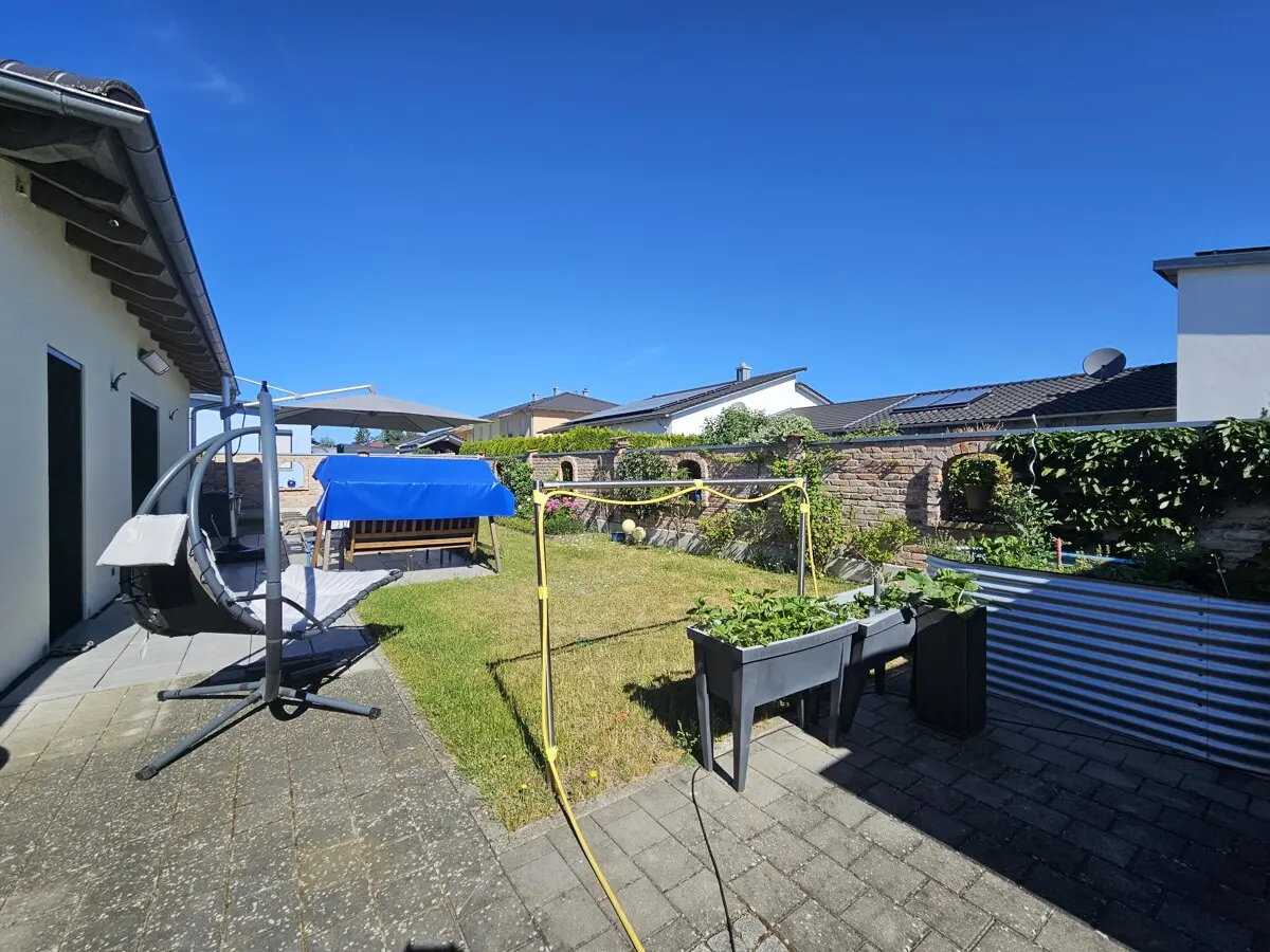 Terrasse mit Garten