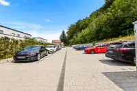 12 Parkplatz