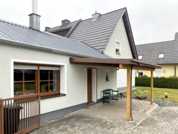 Klein, praktisch, gut – EFH mit großem Grundstück, 92521 Schwarzenfeld, Einfamilienhaus