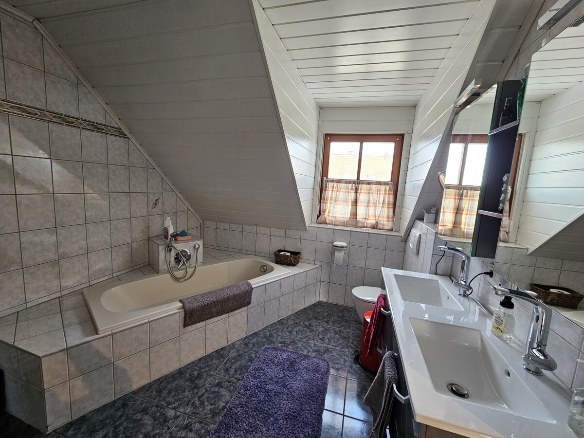 Bad mit Wanne