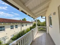 Überdachter Ost-Balkon