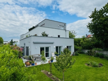 Traumhaft schön – ca. 50m² große Süd-West-Dachterrasse – absolut neuwertig – ruhige Lage, 85049 Ingolstadt, Etagenwohnung