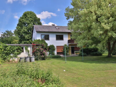 Sanierungsbedürftiges Zweifamilienhaus mit großem Grundstück!, 93152 Nittendorf, Zweifamilienhaus