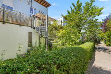 Schöne Terrassen-Wohnung mit Gartenanteil – Attraktives Reihenhaus mit Platz für die ganze Familie!, 93055 Regensburg, Etagenwohnung
