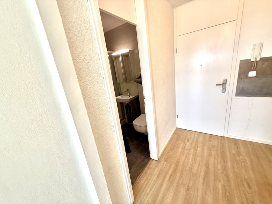In Ihrer Diele mit Kochnische gen Badezimmer